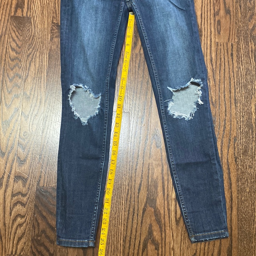 Free People Skinny Women’s Distressed Jeans in Blue Wash. size 25 - Picture 11 of 11